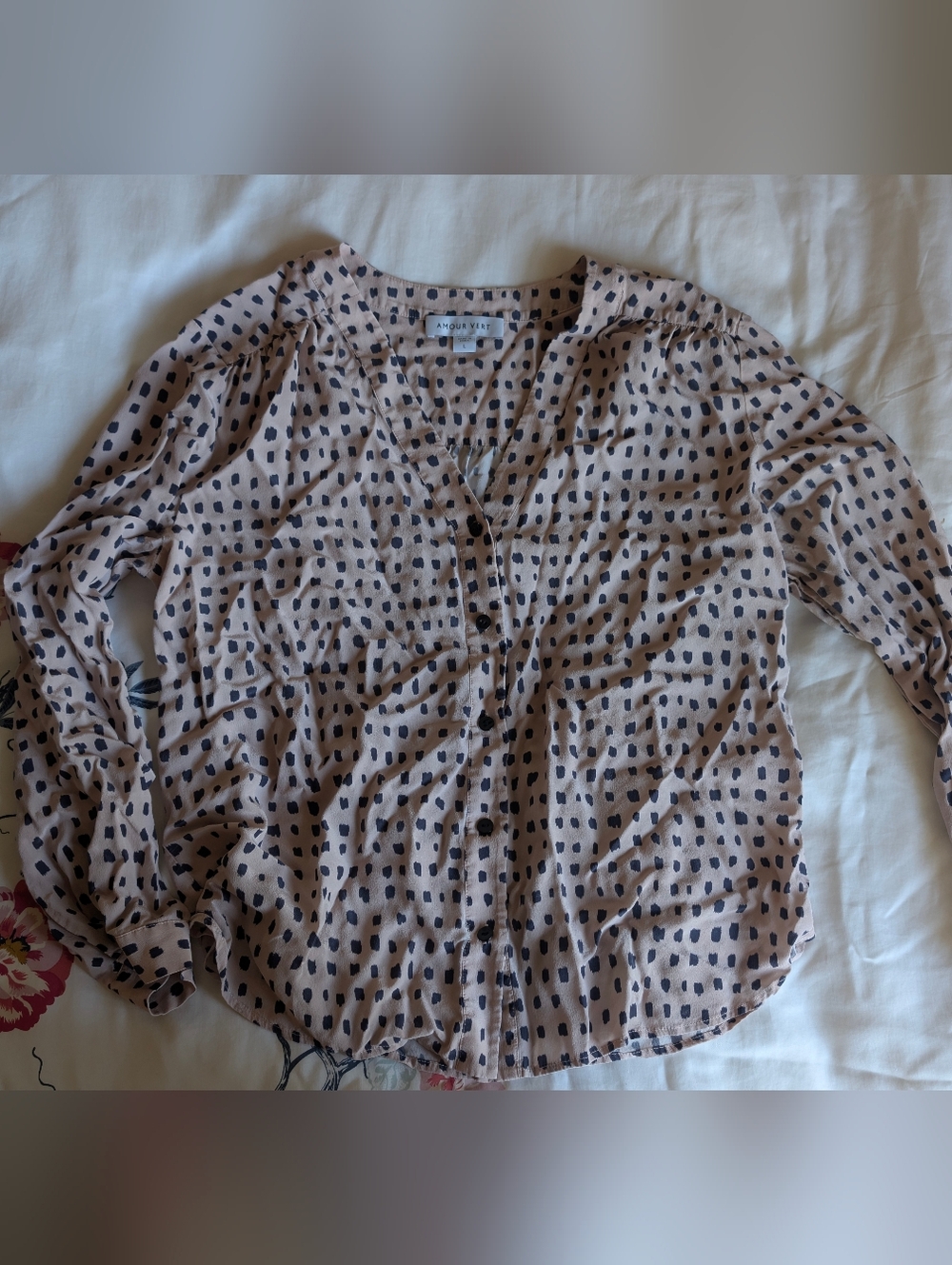 Amour Vert Women's Beige & Black Dotted Button-Front Blouse